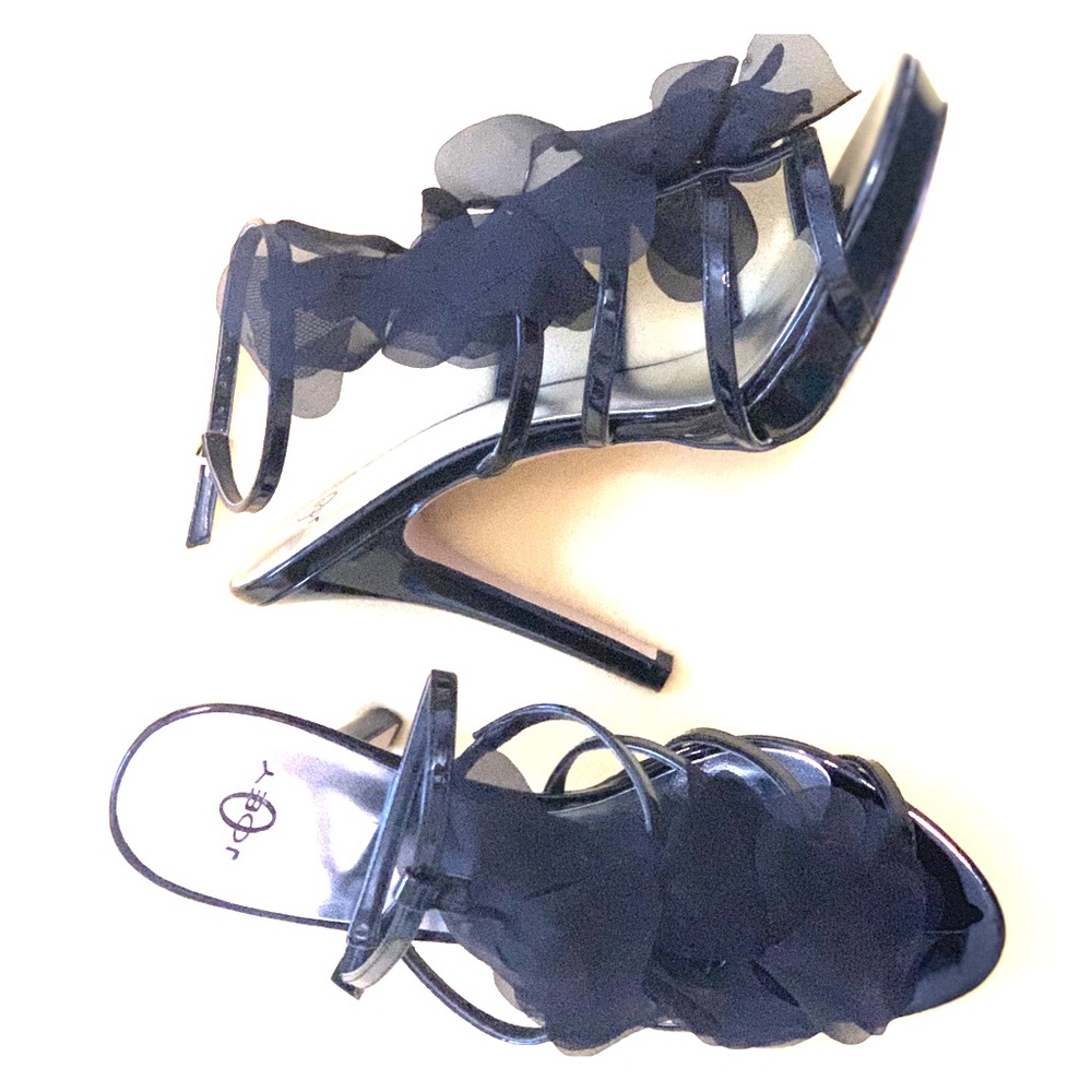 Black patent strappy sandals with Ruffles